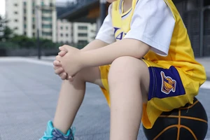 小学生篮球训练课穿什么鞋好